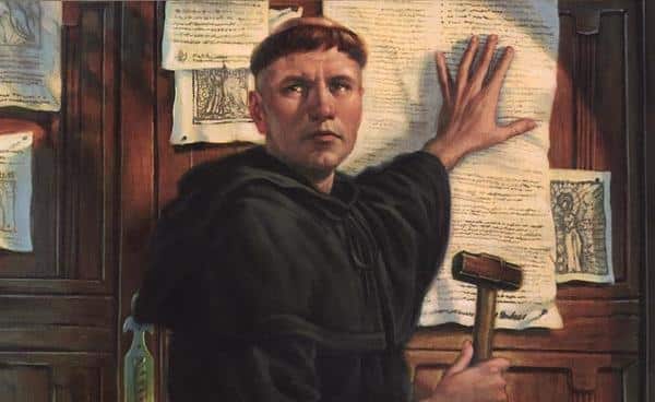 Martín Lutero clavando sus noventa y cinco tesis en la puerta de la iglesia de Wittenberg
